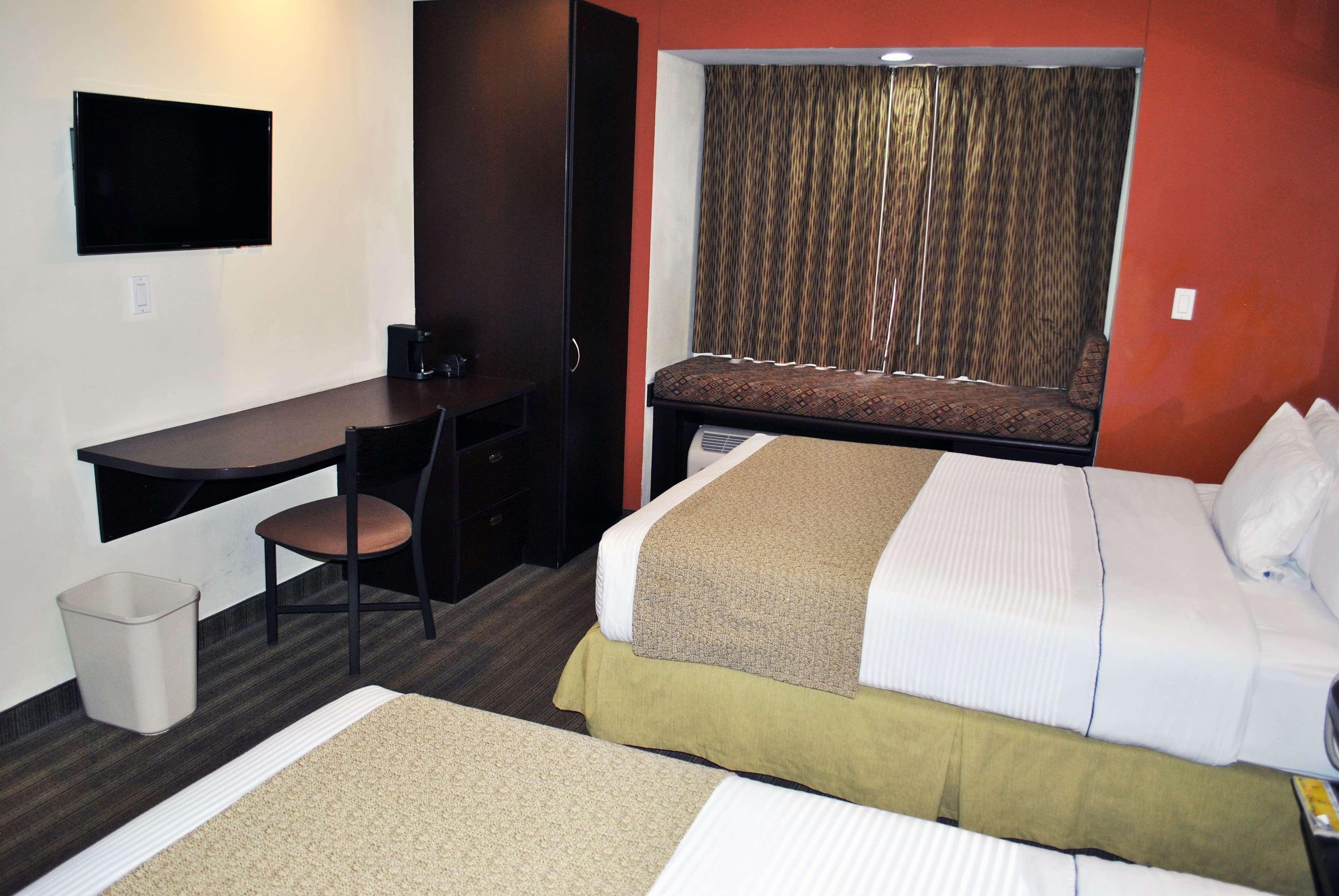 Microtel Inn And Suites By Wyndham Toluca Exterior foto