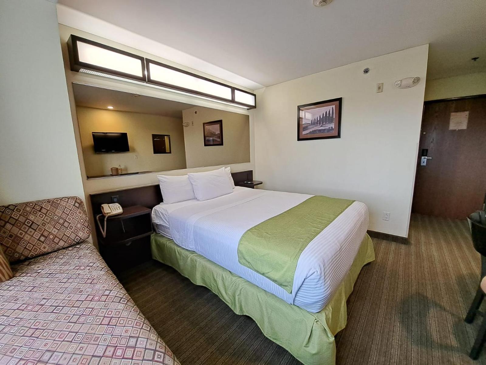 Microtel Inn And Suites By Wyndham Toluca Exterior foto