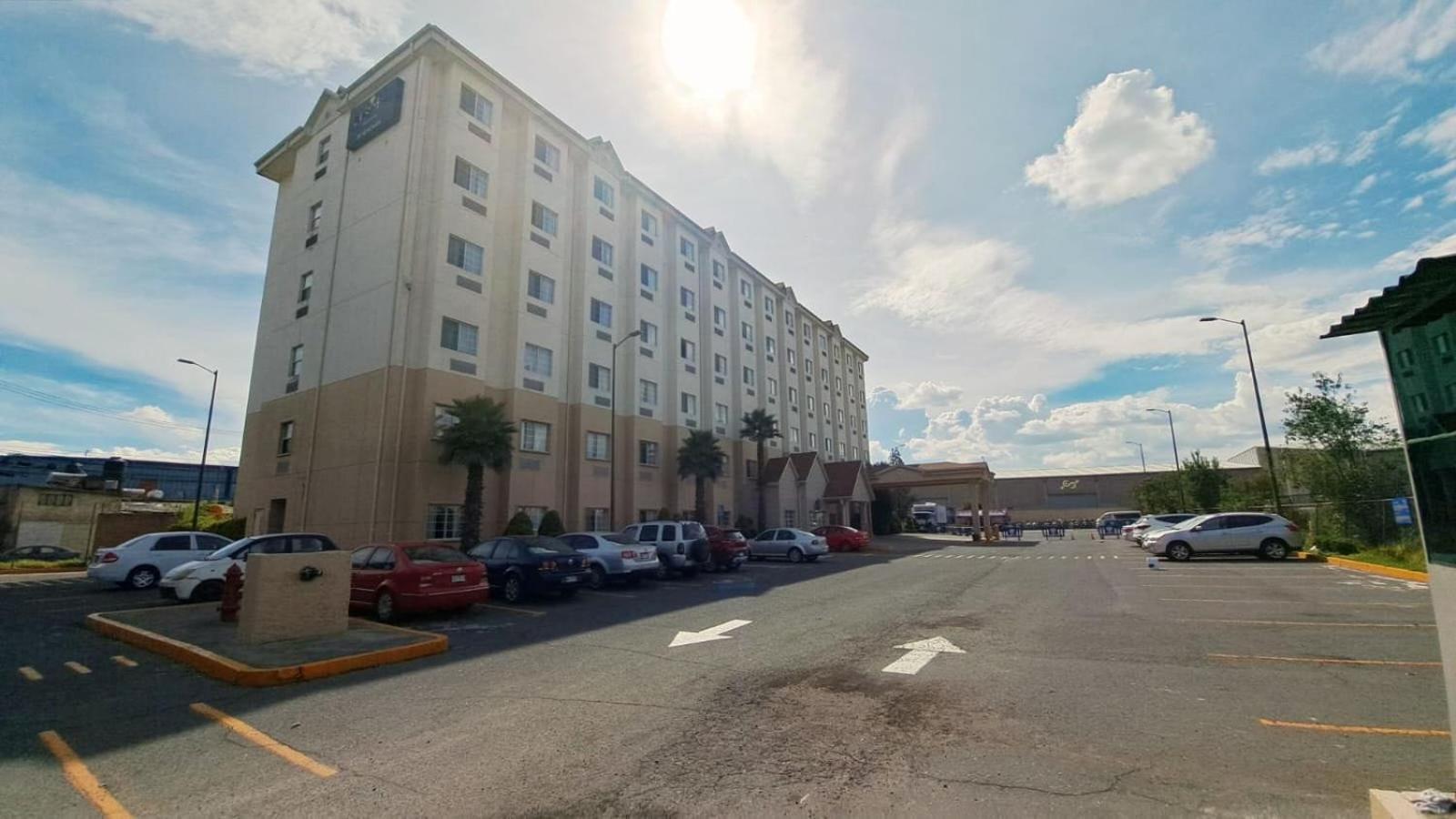 Microtel Inn And Suites By Wyndham Toluca Exterior foto